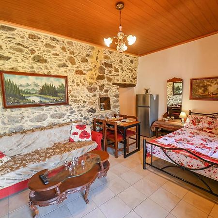 Stone House For Relaxation In Elos كيساموس المظهر الخارجي الصورة
